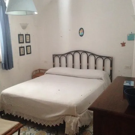 Ada * Anacapri (Isola di Capri)